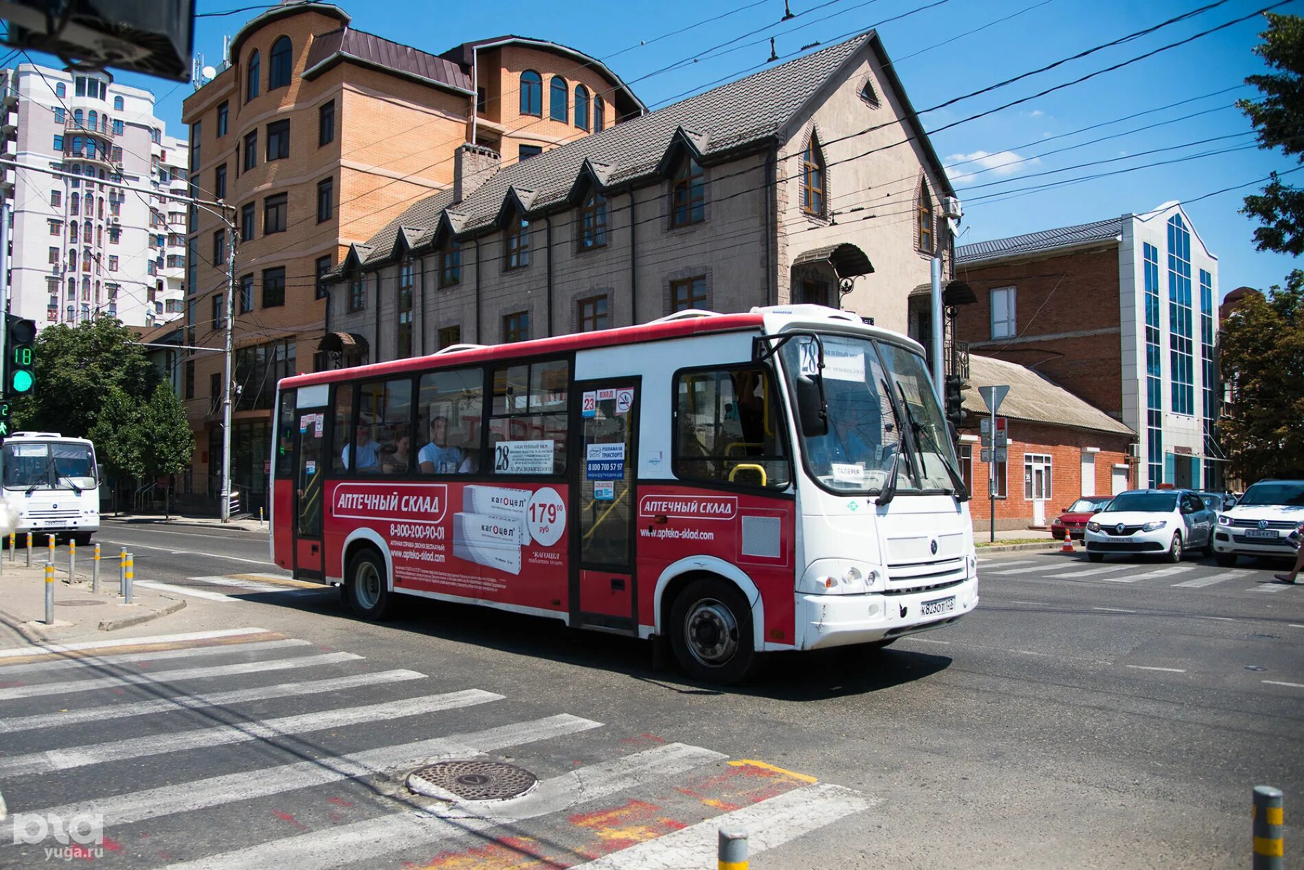 Номера автобусов в краснодаре. Троллейбус 21 Краснодар. Автобус Краснодар. Реклама на транспорте. Городской автобус Краснодар.