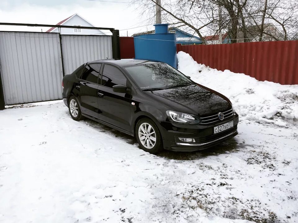 Купить б/у Volkswagen Polo V 1.6 AT (105 л.с.) бензин автомат в Волгограде: чёрн
