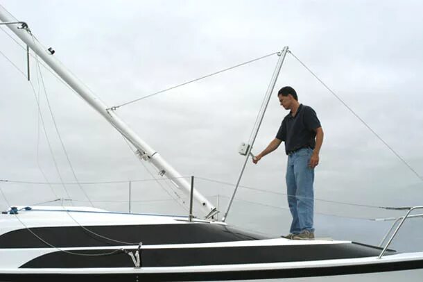 Брошенные корабли. Обломки мачт. Обломки корабля. Мачта яхты. Обломки мачт.