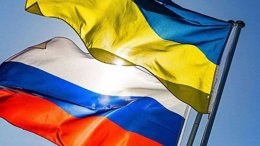 Украинские и российские. Украинский и российский флаг. Украинский и российский флаг. Российско-украинский конфликт. Российско-украинские отношения.