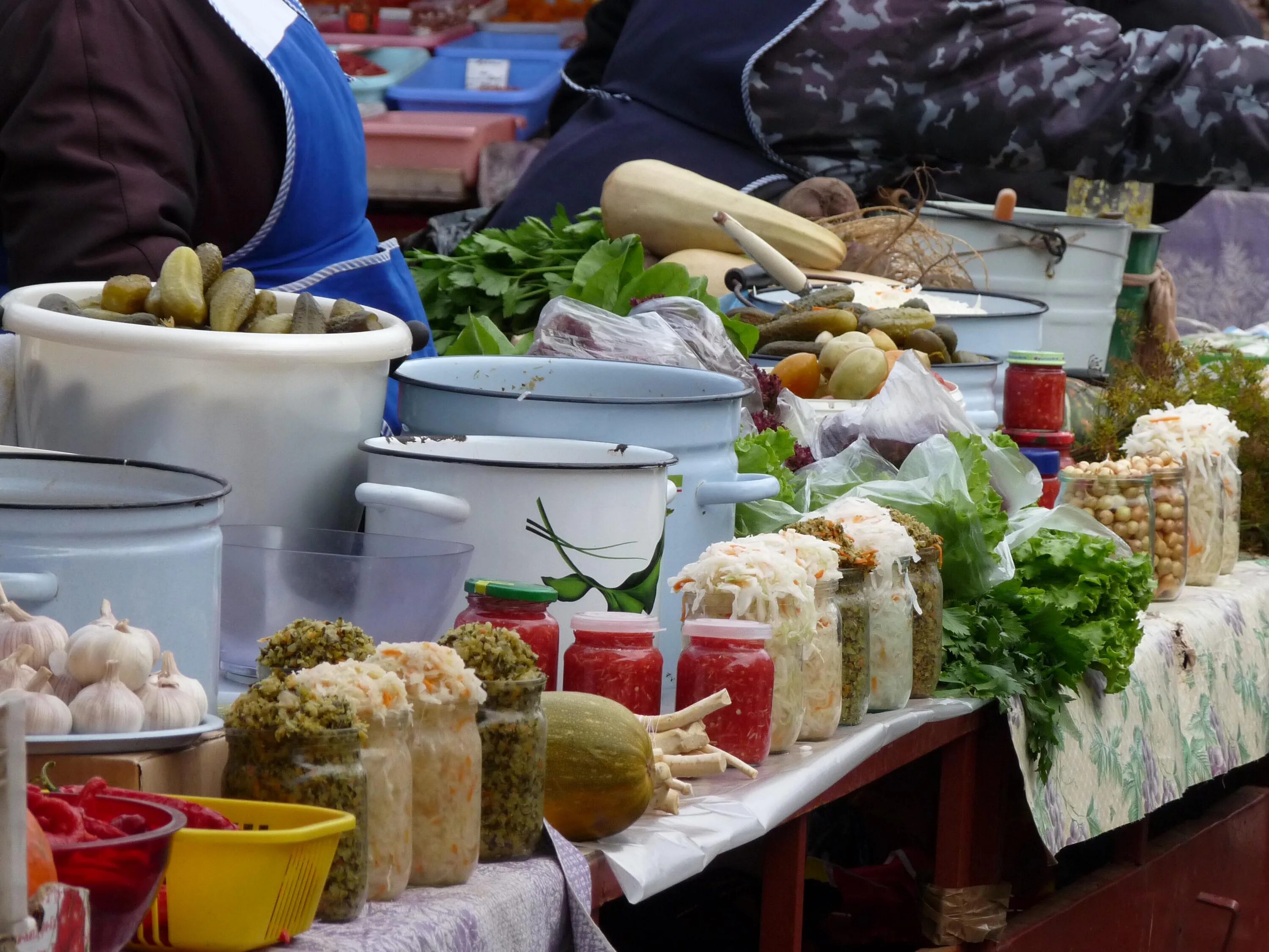 Что нужно чтобы продавать продукты. Соленья на рынке. на рынке. продукты на рынке. разносолы на рынке.
