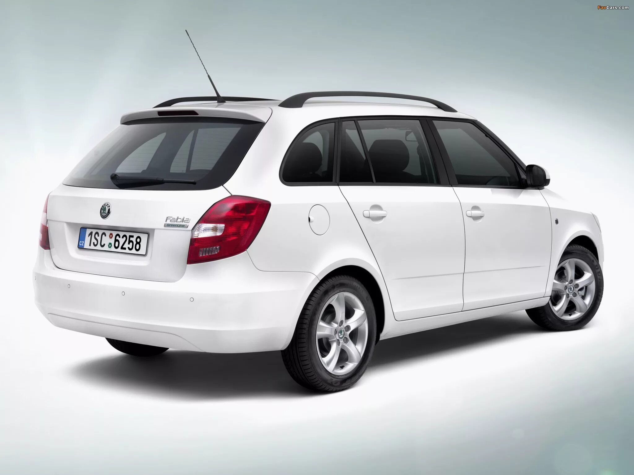 Фабия универсал с пробегом. Шкода фабия гринлайн. skoda fabia 1.2 tdi greenline. шкода фабия универсал 2008. шкода фабия универсал.