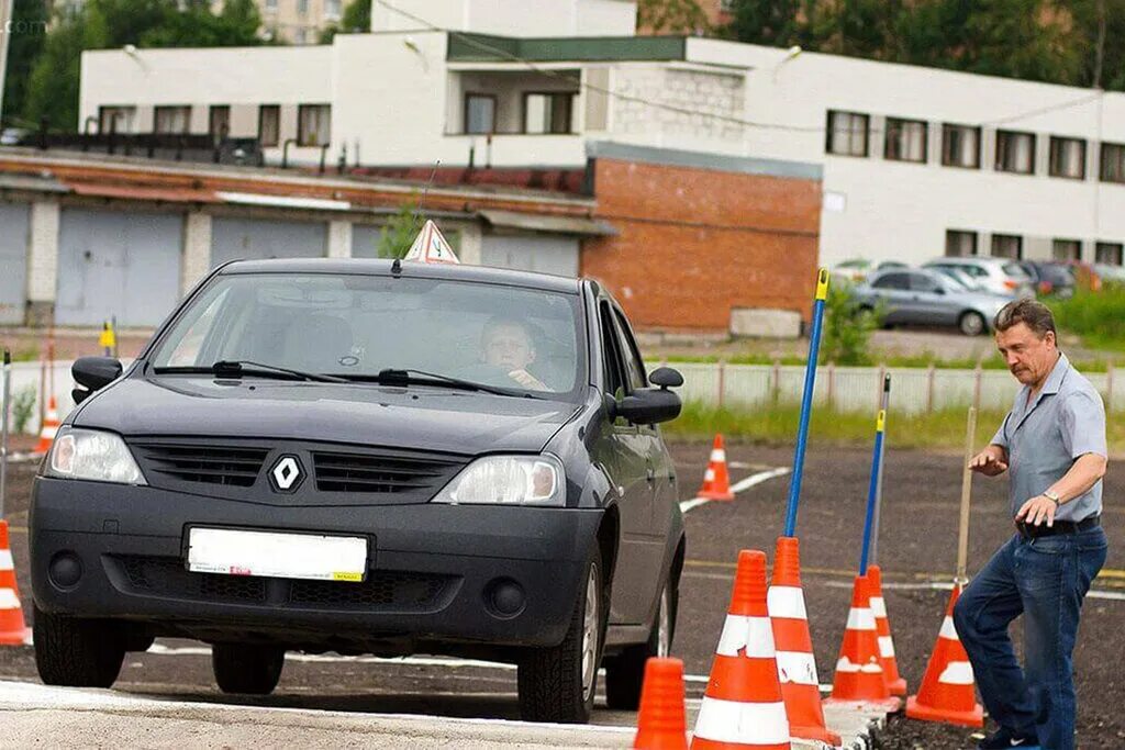 учебные машины в автошколах. учебная машина. учебные машины в автошколах. автошкола учебный автомобиль. автошкола учебный.