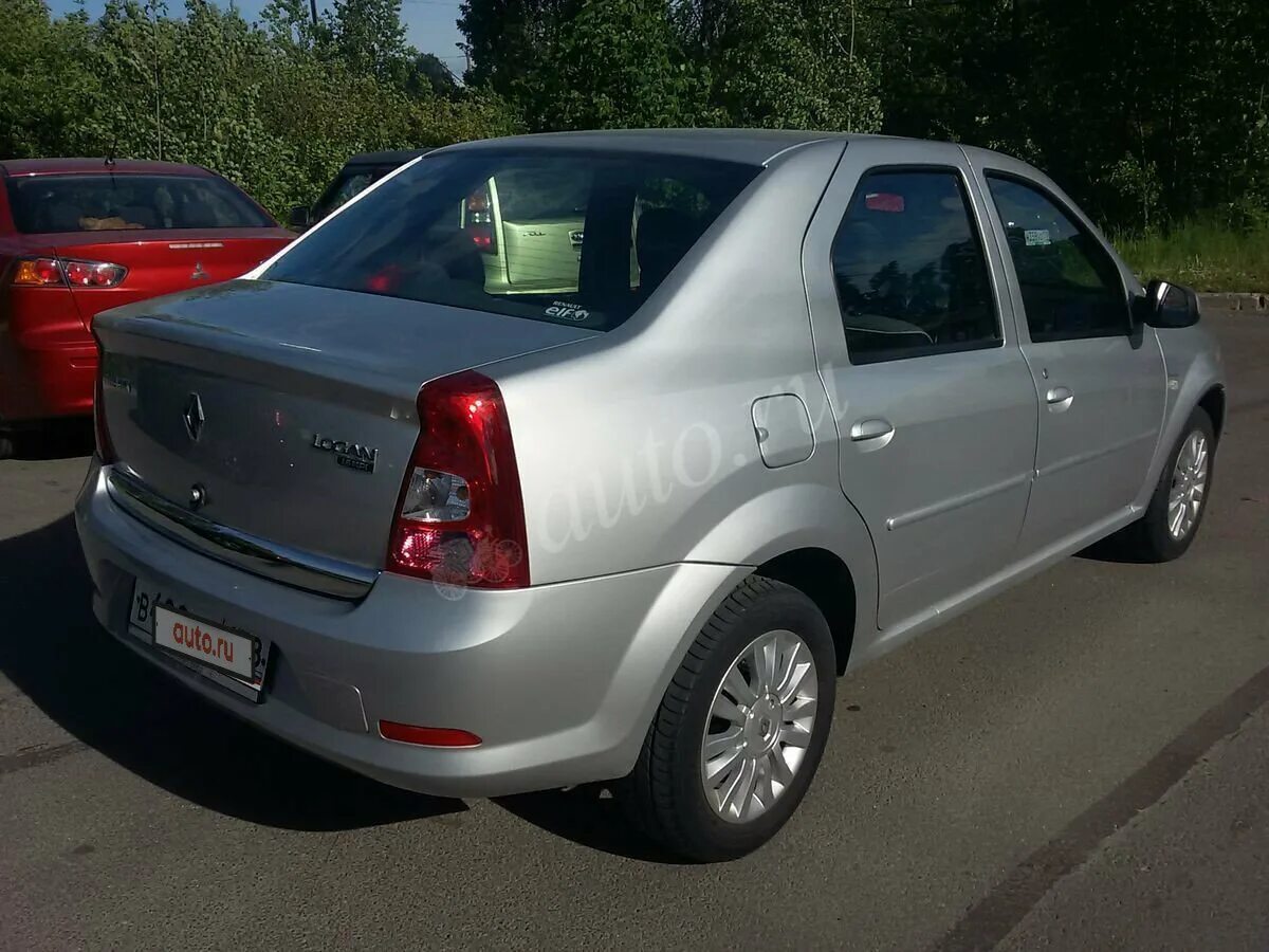 Купить б/у Renault Logan II 1.6 MT (82 л.с.) бензин механика в Никольском: сереб