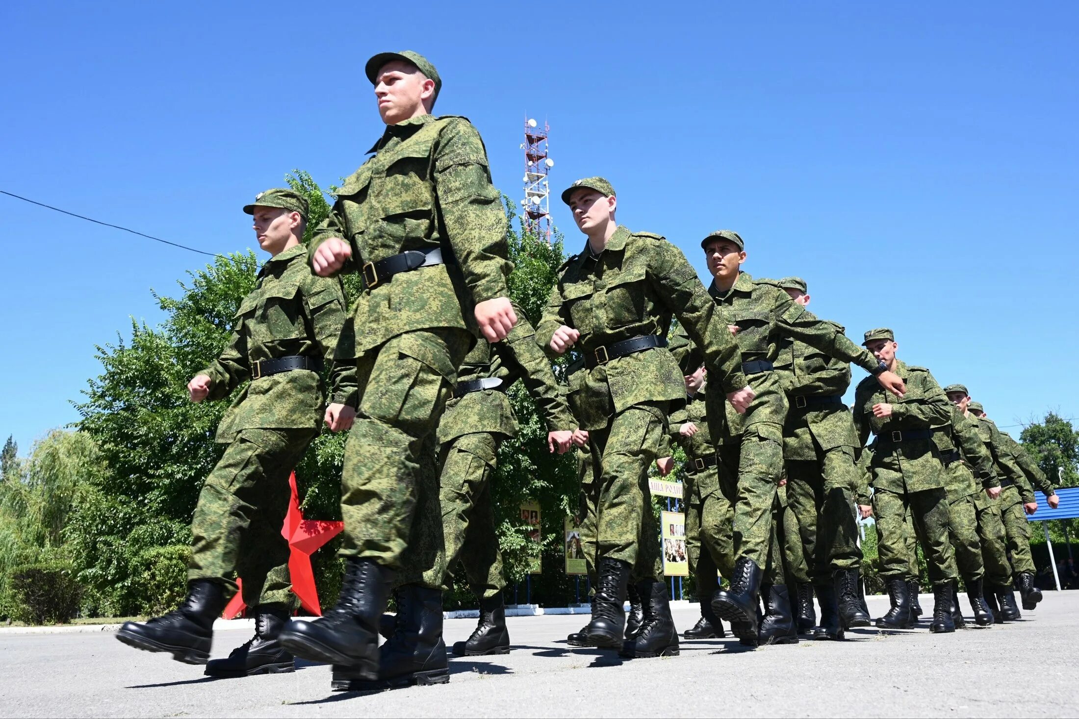 Солдат армии РФ срочники. Служба в армии. Русская армия. Российский солдат. Армии республик россии