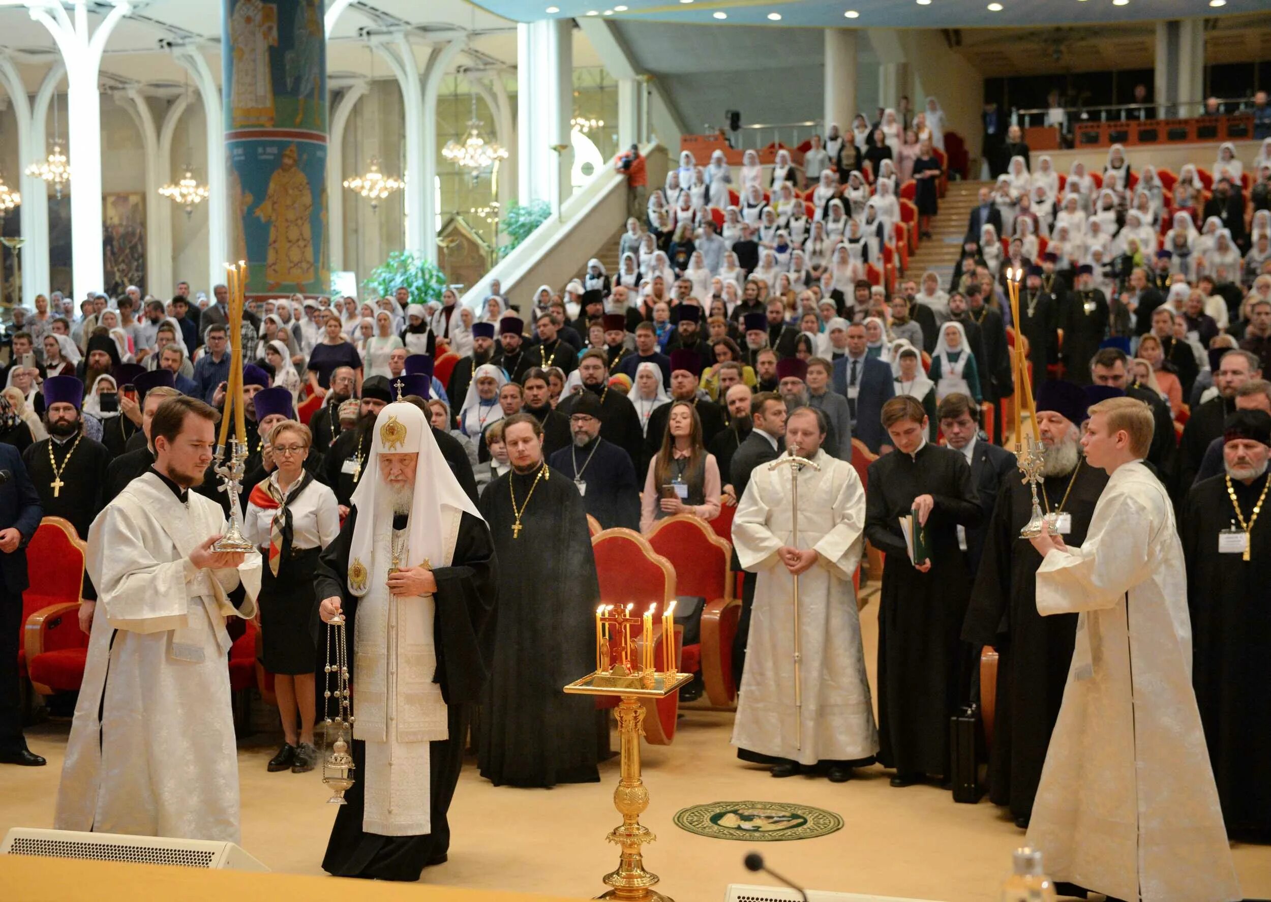 богослужение в храме в старых черемушках
