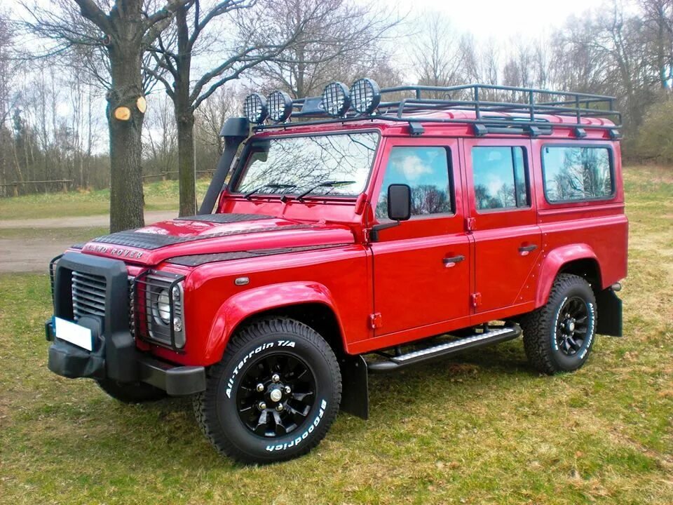 Defender красный. Defender 110 2021 Red. Дефендер Экспедишн 2021. Land Rover Defender красный. Land Rover Defender рыжий.