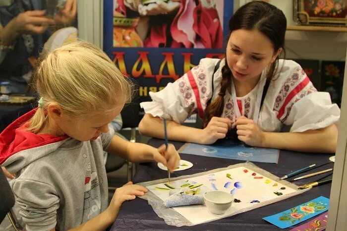 Школа народных ремесел бурчевского архангельск. Художественная школа ремесел. Художественная школа ремесел. Художественная школа ремесел. Традиционная школа искусств мезмай интервью.