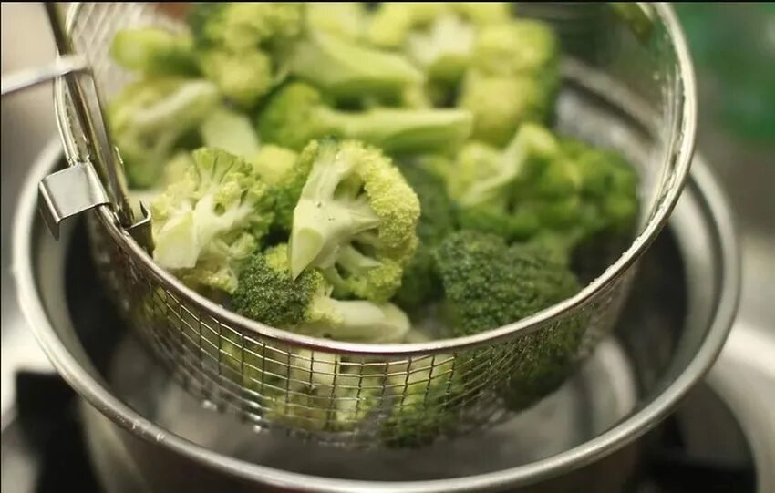 Сколько времени варить брокколи свежую. Отваривание овощей. Овощи на пару. Варка овощей. Бланшированные овощи.