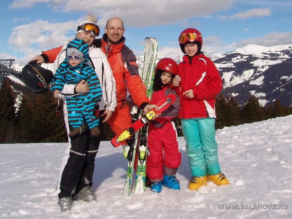 зимние каникулы 2013. зимние каникулы 2013. сумасшедшие зимние каникулы. детские зимние лагеря. семья с детьми на лыжах.