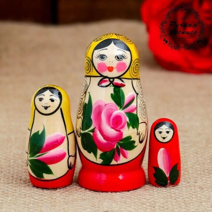 Семеновская матрешка. Семёновская матрёшка роспись. Семеновская роспись матрешки. Фабрика семеновская роспись г семенов. Семеновские матрешки.