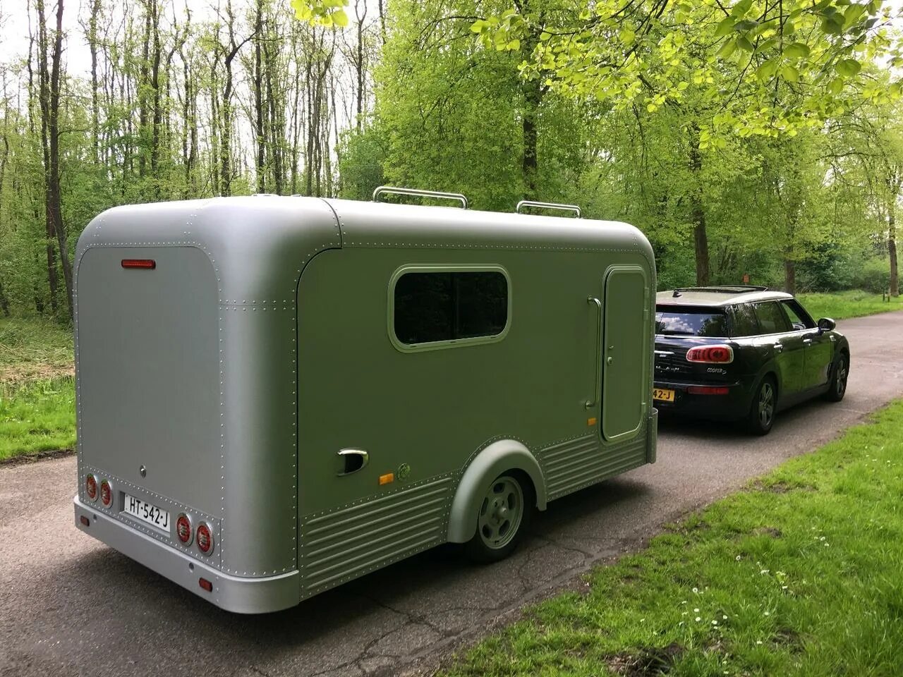 Караван своими руками. Travel Camper прицеп. Руф 2 прицепы. Прицеп жилой s3000. Кемпер Караван прицеп.