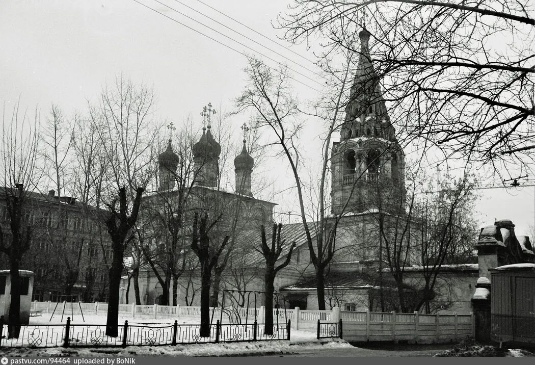 Храм преображения на песках. Храм преображения господня на песках москва. церковь спаса на песках в москве на арбате. храм преображения господня что на песках, на арбате. спасопесковская площадь на арбате.