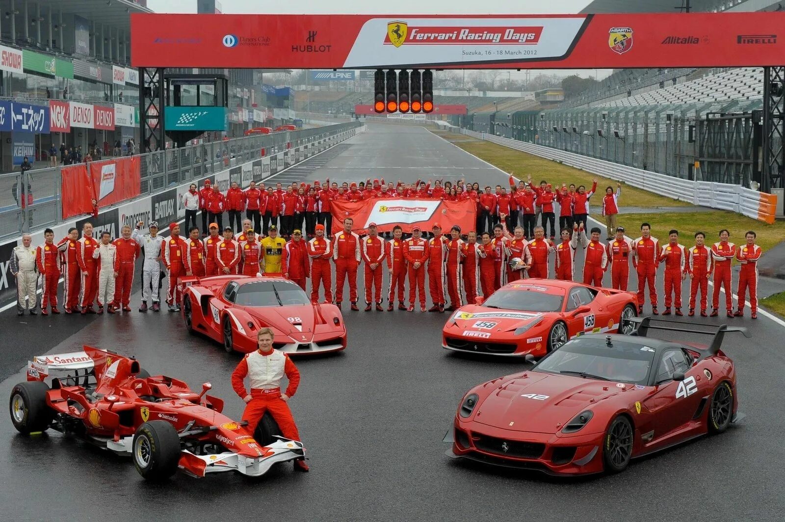 Ferrari race legends. Ferrari 599xx EVO. Ferrari 599 Evolution. Ferrari 599xx. Ferrari XX Evolution.
