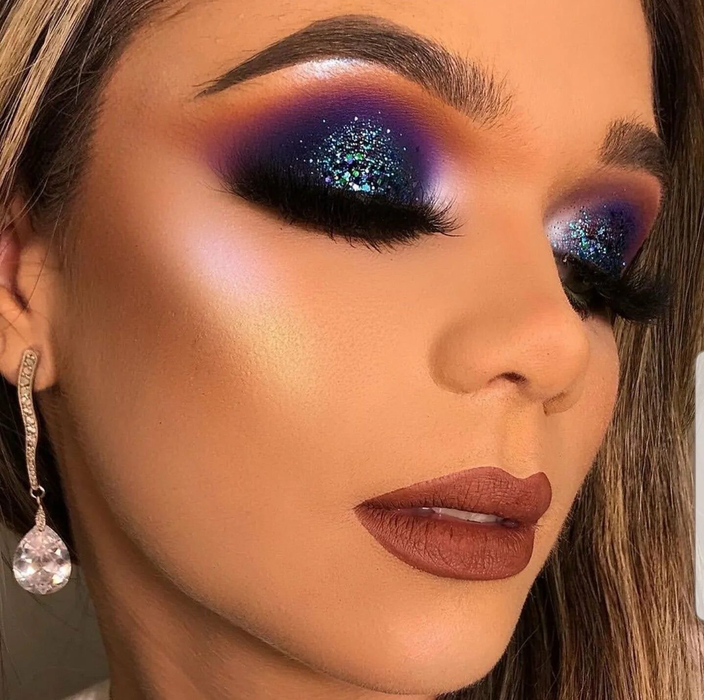 элегантный макияж. яркий макияж. модный мейкап. макияж 2020 года модные. красивый макияж.