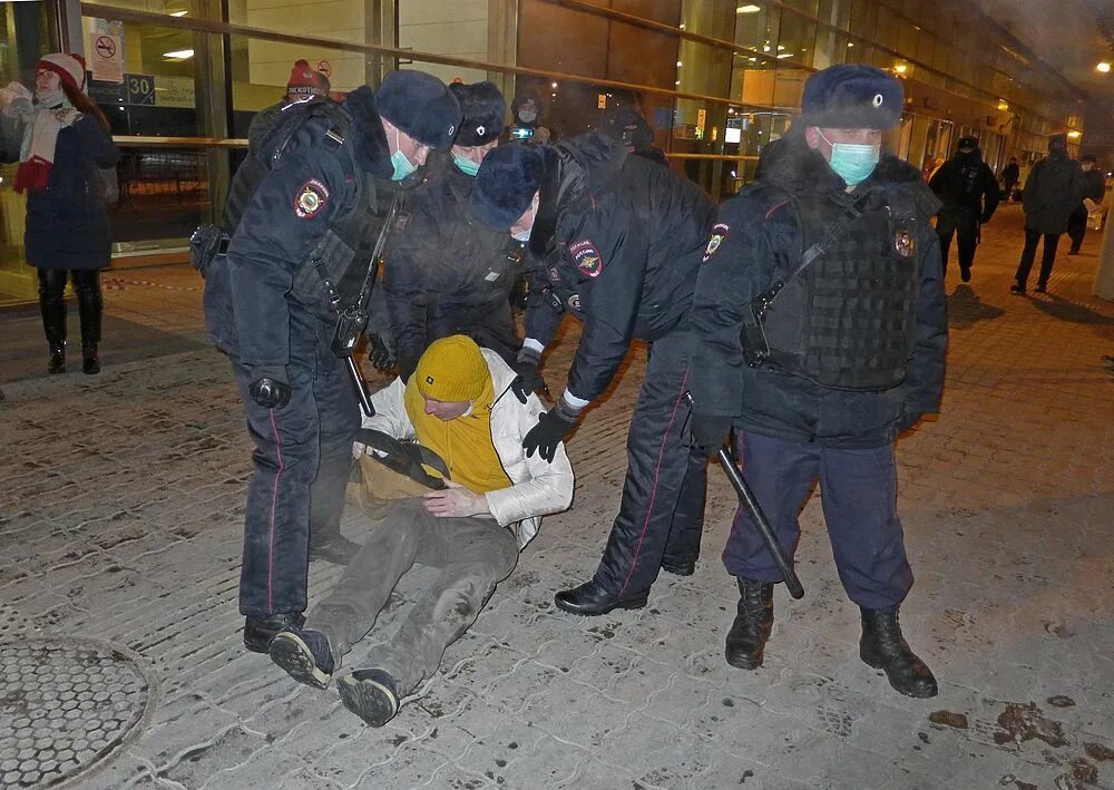 Встреча с Навальным на Багратионовской. Полицейская колонна во Внуково. Что творится с людьми