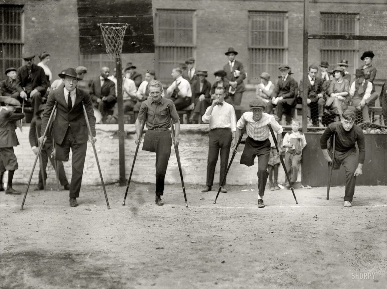 Инвалиды во время войны. Спорт 19 век. Парад инвалидов первой мировой. Инвалиды в 20 веке.