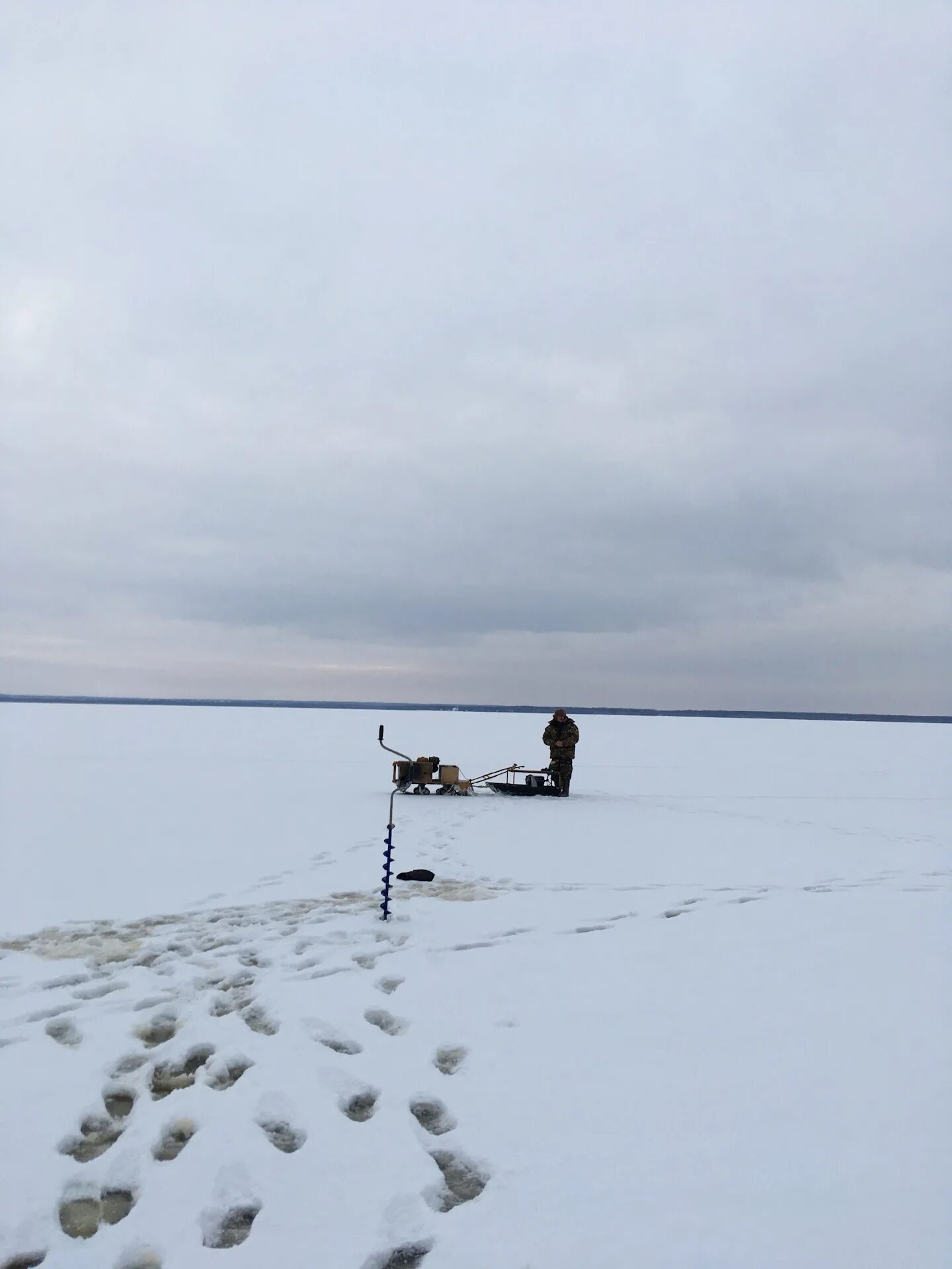 Погода кубенское озеро. Кубенское озеро рыбалка. Кубенское озеро Вологда зима. Рыбалка в Вологде Кубенское озеро. Усть Кубенское зимнее.