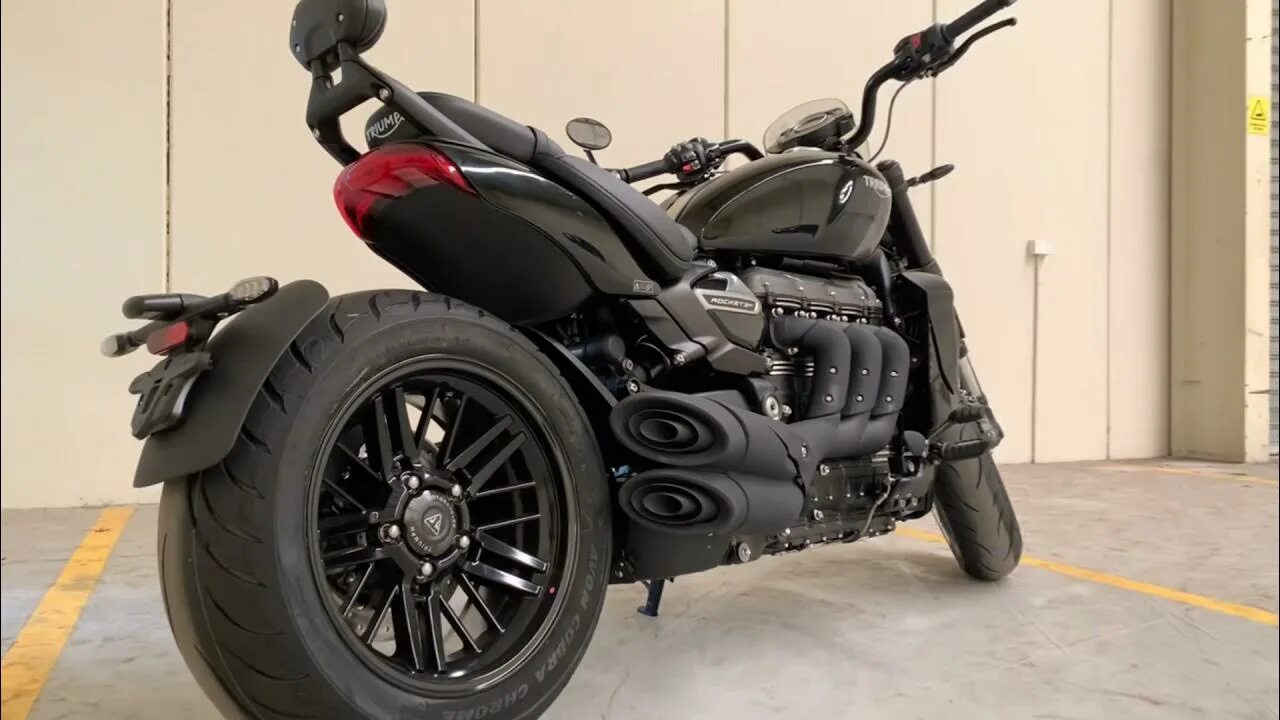 Rocket 3 gt. Triumph rocket 3 2025. triumph rocket 3r black. triumph rocket 3 gt triple black. triumph rocket 3r black 2.5.