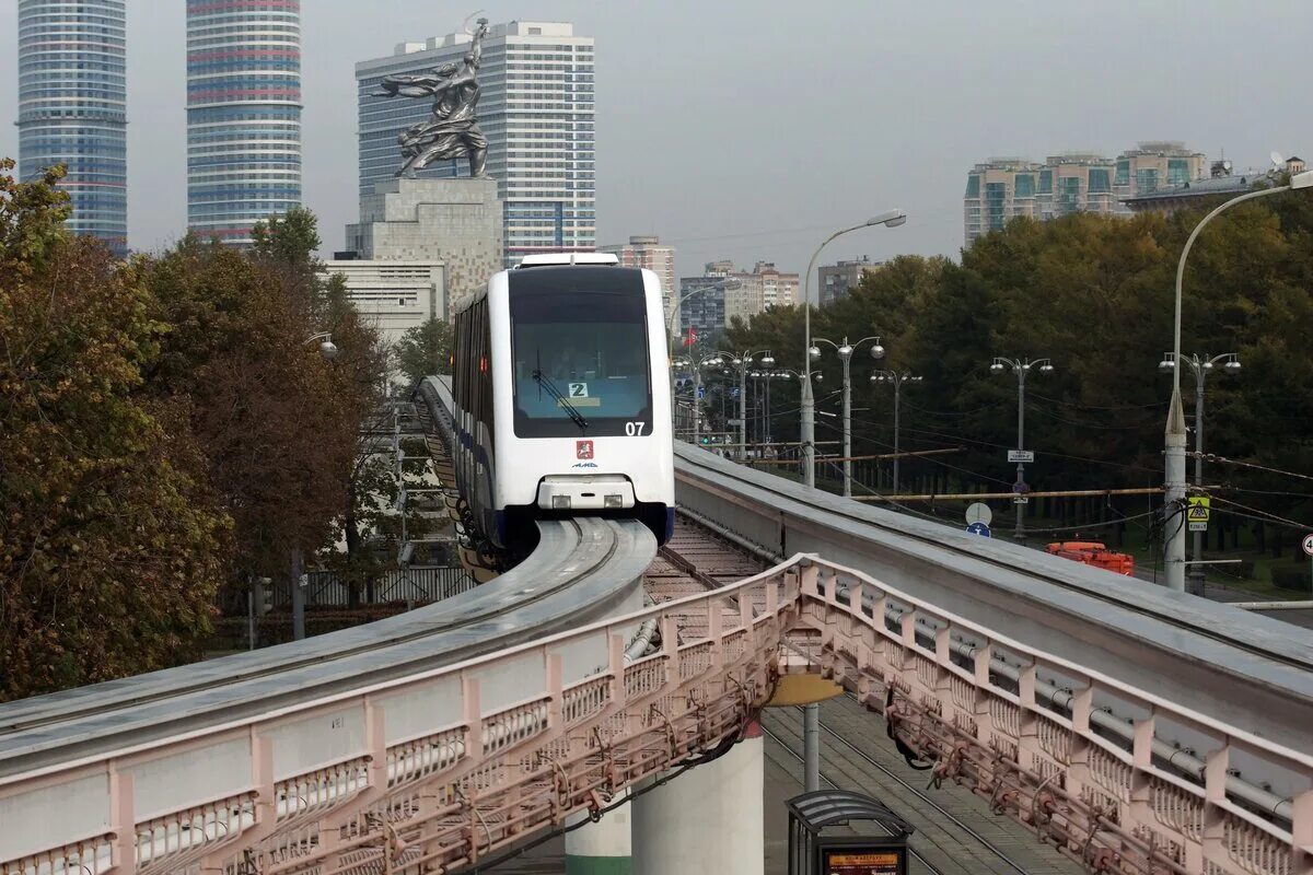 Монорельс 2025. Монорельсовая дорога в москве. монорельсовый трамвай в москве. монорельс вднх. московская монорельсовая транспортная система.