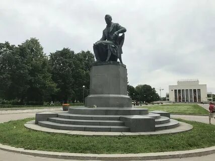 Памятник грибоедову