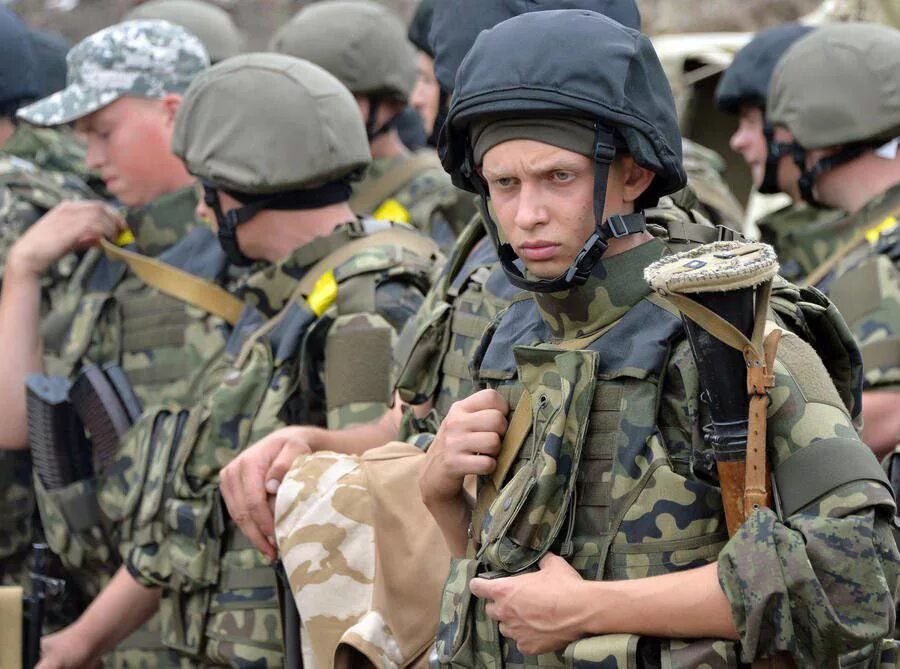 Обвиняемый в армии. Украинцы военные. Армия Украины 2010. Украинская армия 2000.
