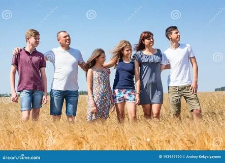 ...желтого пшеничного поля для подростков 2 братьев и сесте. иллюстрации. 