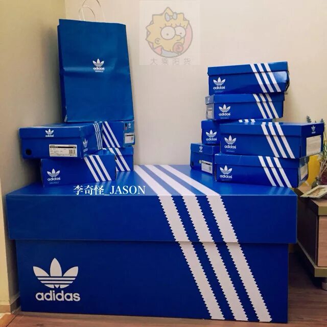 Кроссовки адидас в виде коробки. Коробка adidas Originals. Коробки адидас оригинал. Коробка адидас ориджинал. Коробка обуви адидас.