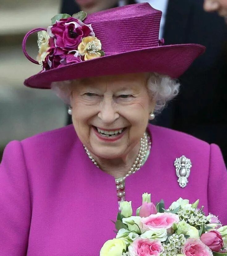 Принцесса уэльская елизавета. Королева цвета. Елизавета 2 гардероб радуга. Королева лондона елизавета. Королева елизавета 2.
