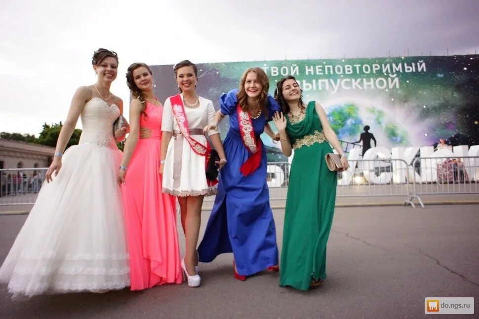 магазины выпускных. самый дорогой выпускной. магазины выпускных. магазины выпускных. салон платьев на выпускной.