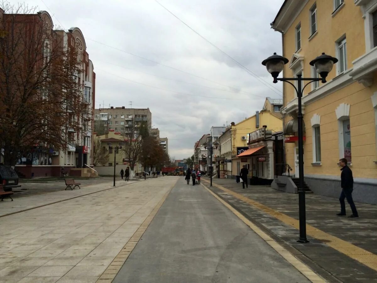 Улицы саратова сегодня. Улица Волжская Саратов пешеходная. Саратов улица Волжская пешеходная зона. Саратов пешеходная улица Кирова. Пустая улица Саратов.