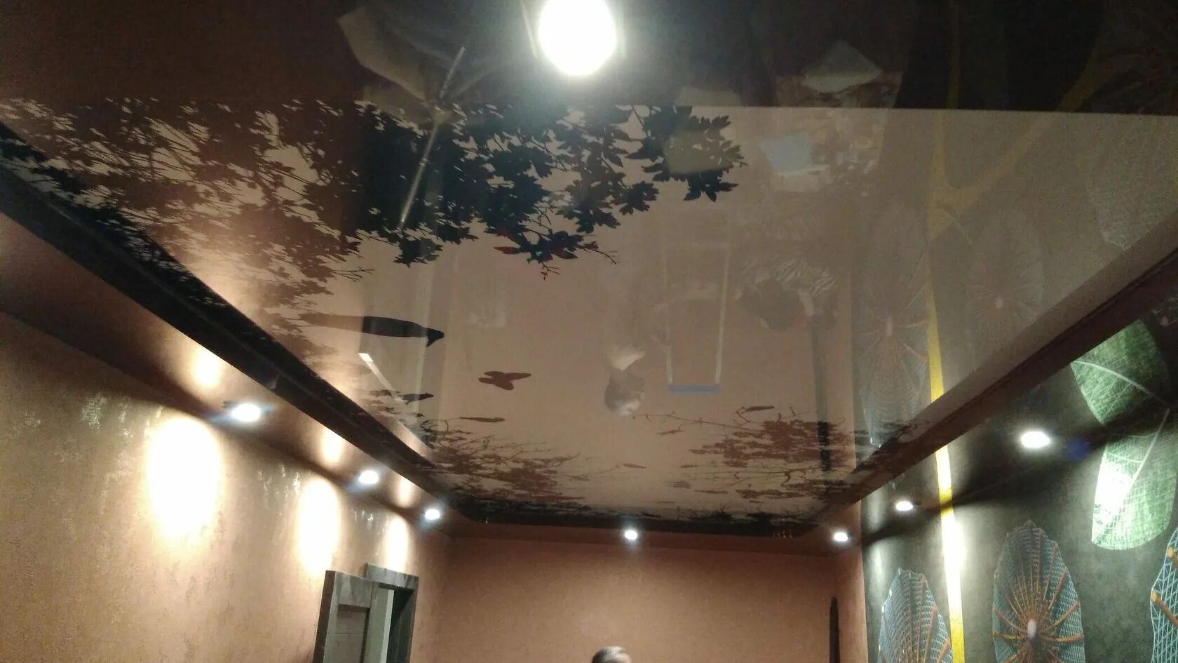 натяжные потолки белые с узором. комсомольская потолок. натяжные потолки в комсомольске на амуре. зеленый потолок. натяжные потолки в комсомольске на амуре.