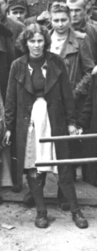 Элизабет беккер надзирательница. Элизабет бекер (20 июля 1923 – 4 июля 1946). Элизабет беккер надзирательница. Элизабет беккер штуттгоф. Элизабет фолькенрат.