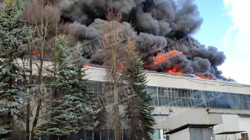 Дмитровск пожар. Пожар на заводе в Москве. Пожар на Дмитровской. Пожар в Опалихе. Пожар в Дмитрове сейчас.