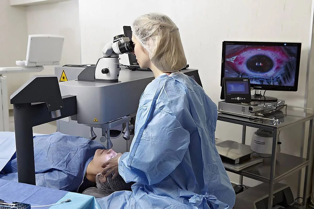 Центр коррекции глаз. Клиника лазерной коррекции зрения Балаково. Лазерная коррекция ЗРН. Коррекция зрения лазером. Лазерная операция на зрение.