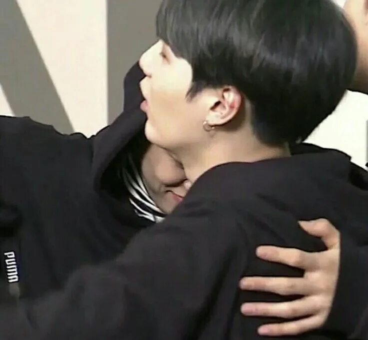 Чигуки обнимашки. Чонгук бтс jimin. Чигуки бтс. Тэхен чонгук чимин 2022. Чигуки бтс.