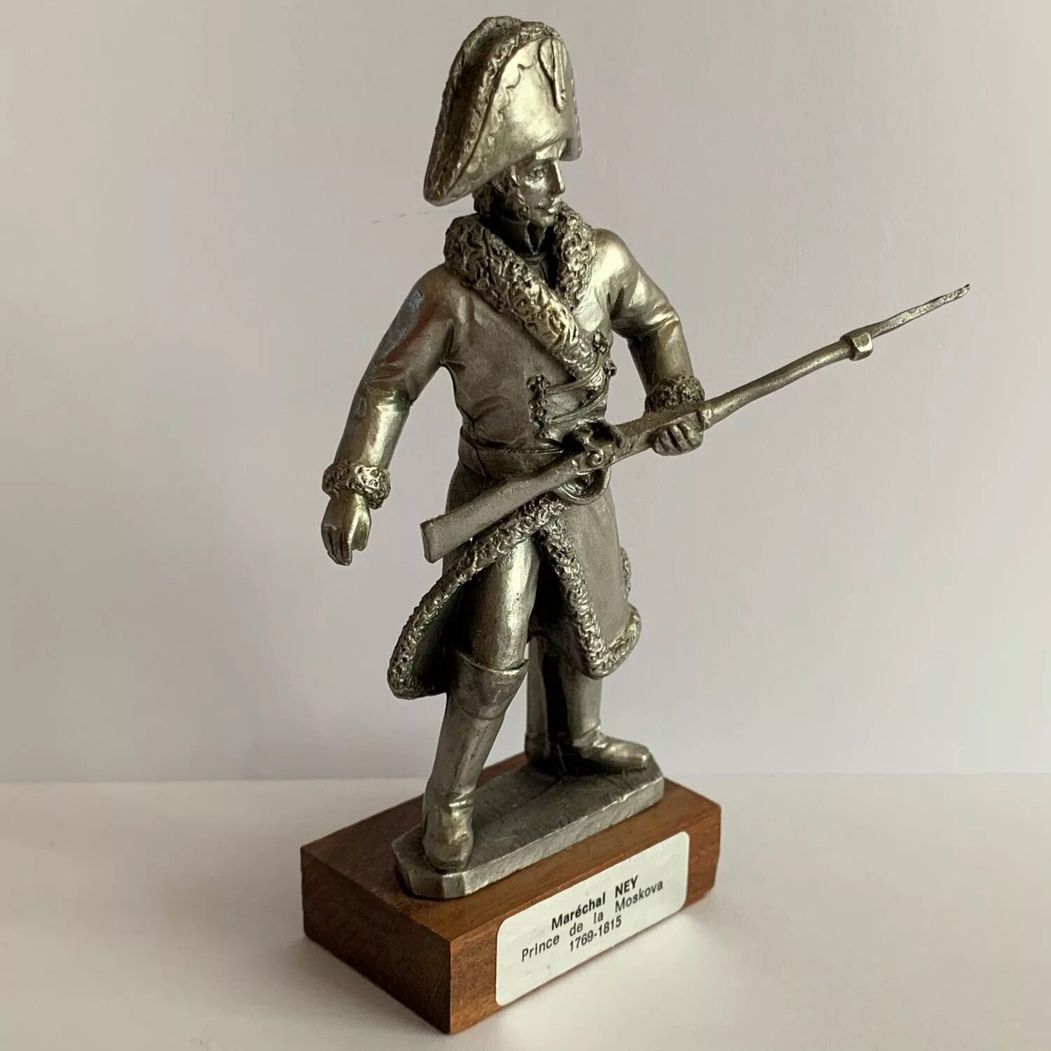 Фигурки из олова. Оловянные фигурки. статуэтки из олова. армия наполеона оловянные фигурки. оловянные фигурки древних.