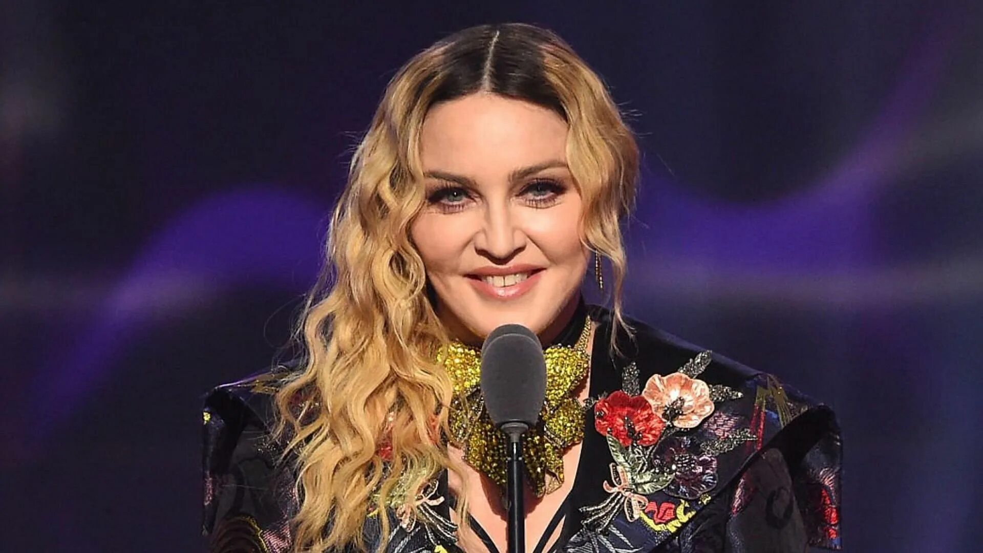 Мадонна постарела. Мадонна мерт и маркус. Мадонна евровидение 2019. Madonna 1985. Мадонна фото 2005.