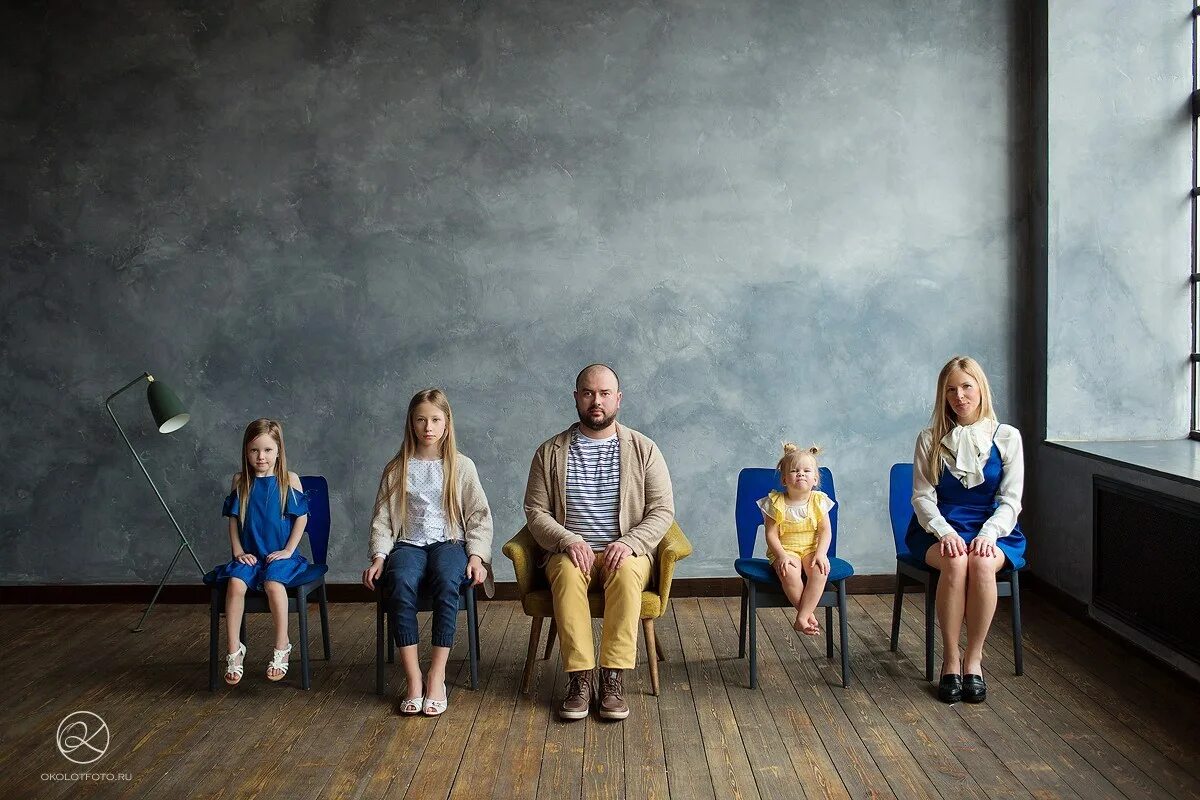 Группа дома в контакте. Фотосессия большой семьи. Групповой портрет в студии. Семейный портрет в студии. Большая семья.