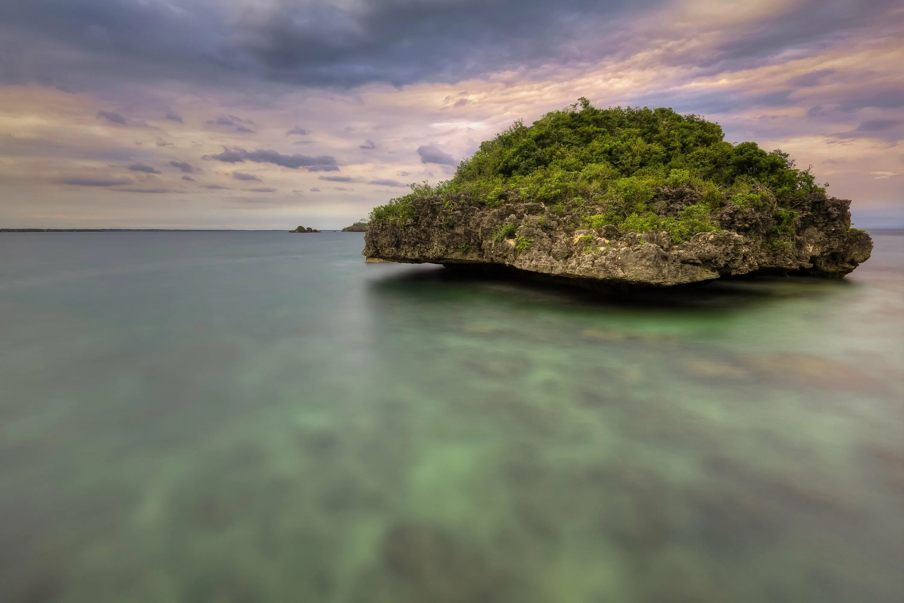 Floating island. Аламинос Филиппины. Бохоль (остров). Остров в океане. Необитаемые острова.