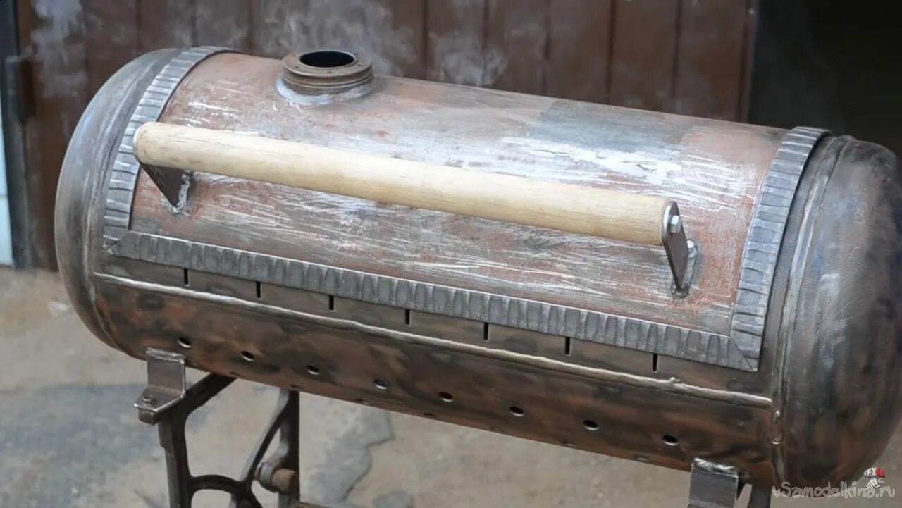 Барбекю из газового баллона. Коптильня из баллона. Коптильня из газового баллона. Мангал барбекюшница из газового баллона. Изготовления мангала из баллона.