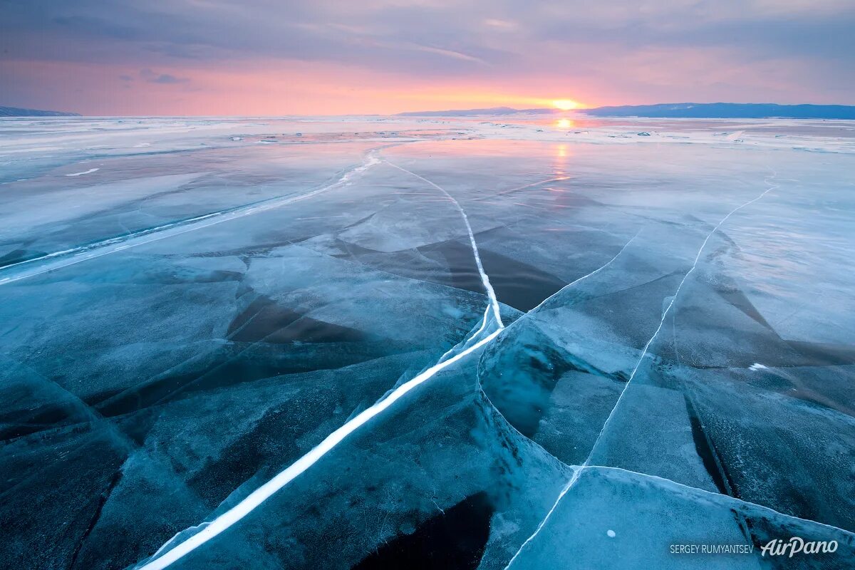 Лед Байкала. Озеро Байкал лед. Байкал и лед Байкала. Озеро Байкал прозрачный лед.