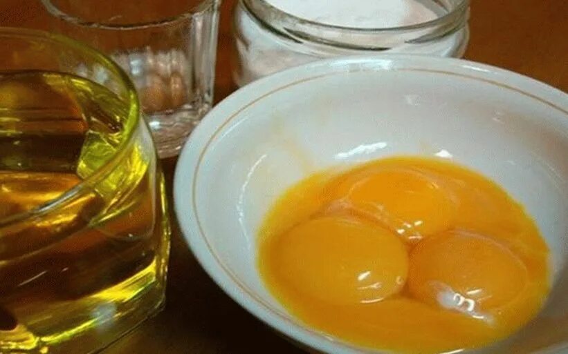 Смесь меда и масла. Мазь из яиц. Маска для волос с желтком. Шампунь с яичным желтком и мёдом. Мед с яйцом от суставов.