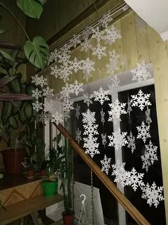 Украшение класса снежинками