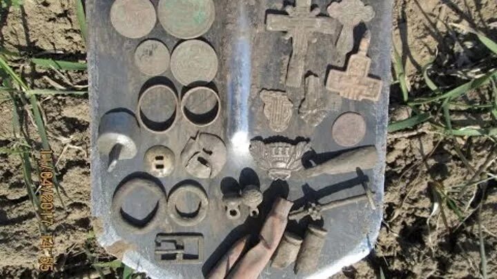 Серый копатель 2023. Лесные находки кладоискателей. Находки в подмосковных лесах. Коп монет серый копатель. Копарь в лесу.