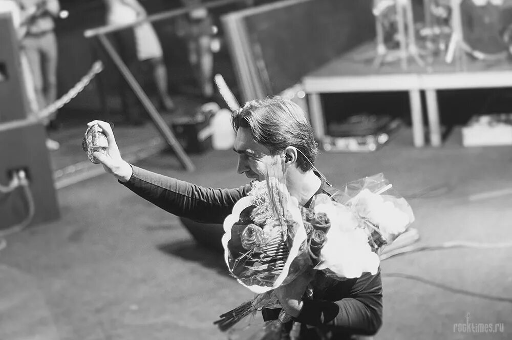 Песня девчонка с питера она такая ш. Песня девчонка с питера она такая ш. Брюнетка со спины на крыше. Сергей рехов фотограф летний петербург. Песня девчонка с питера она такая ш.