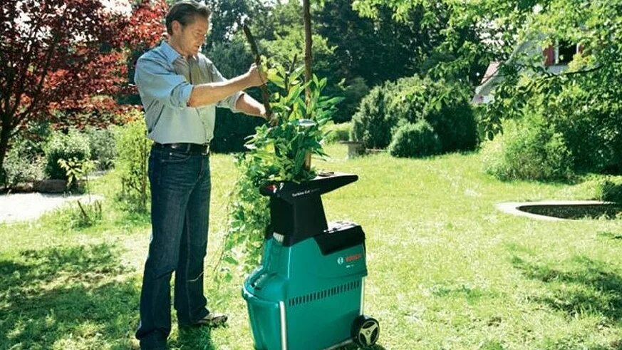 Какой садовый измельчитель. Bosch axt 25 d. садовый измельчитель макита. измельчитель веток хускварна. bosch fpis2500 садовый измельчитель.