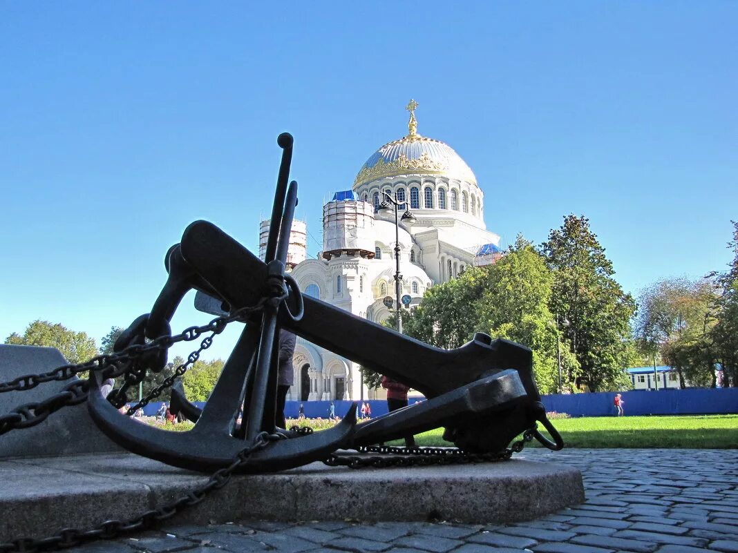 Санкт петербург город славы. Крейсер аврора в санкт-петербурге ночью. Санкт петербург город славы. Санкт петербург город славы. Петра творенье рисунки.