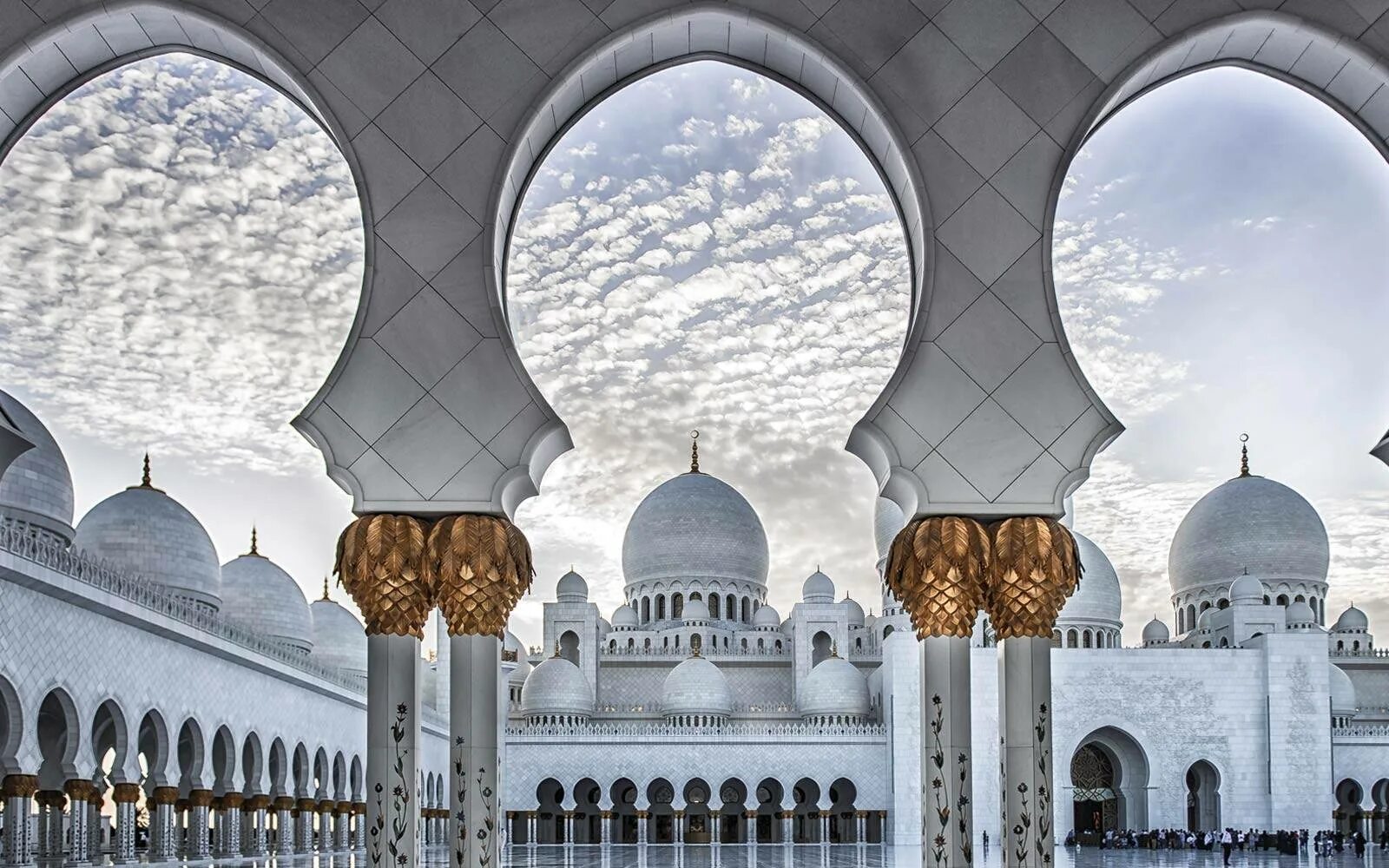 Арабо мусульманские мечети. Архитектура мусульманских мечетей. Архитектура мусульманских мечетей. Архитектура масджид. Архитектура мусульманских мечетей.