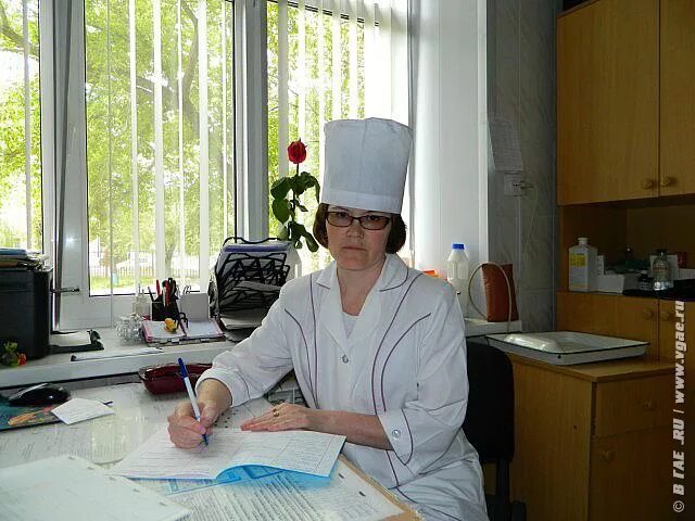 мсч-135 десногорск. центральную заводскую лабораторию (цзл). сотрудники лаборатории. медицинская сестра поликлиники. участковая медицинская сестра.